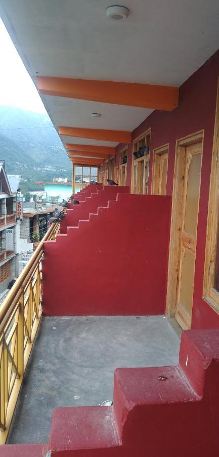 Rasta Cafe And Lodge Manāli Екстериор снимка