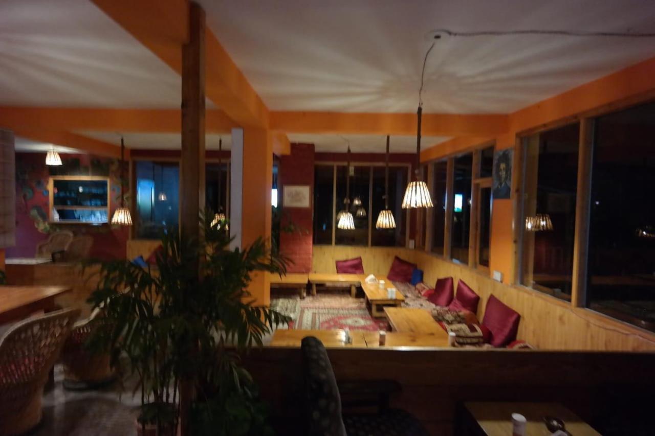 Rasta Cafe And Lodge Manāli Екстериор снимка