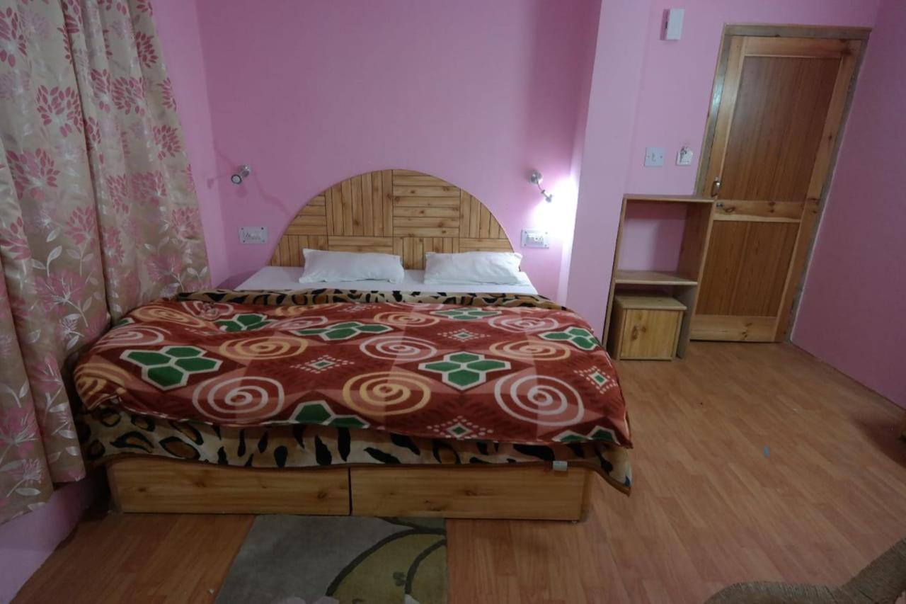 Rasta Cafe And Lodge Manāli Екстериор снимка