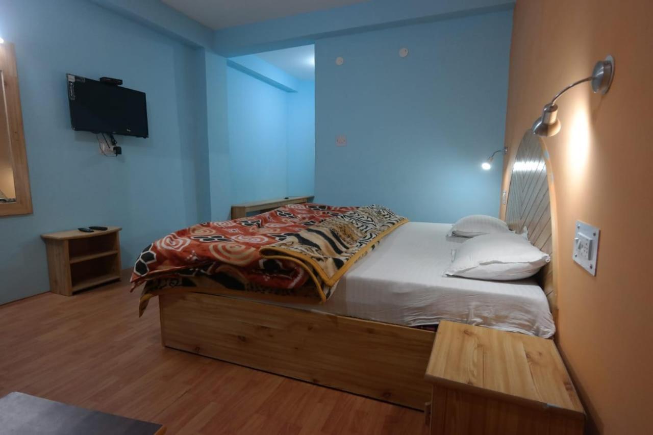 Rasta Cafe And Lodge Manāli Екстериор снимка